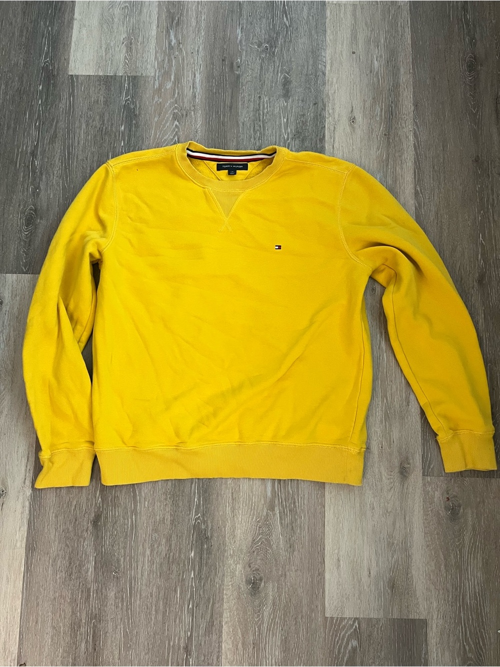 Tommy Hilfiger Mens Sweatshirt Large Mustard Yellow Crewneck Flag Logo Fleece